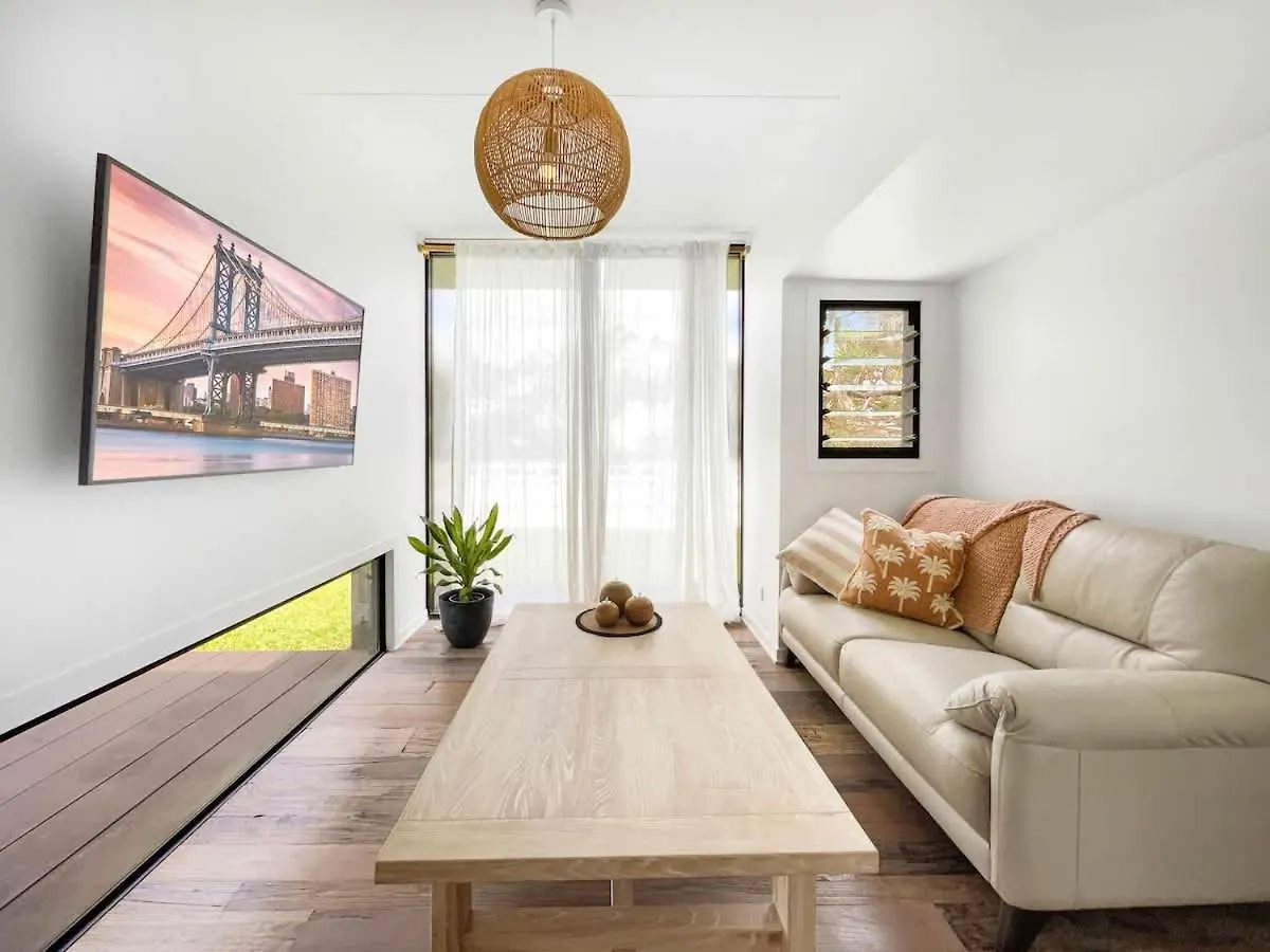 別荘 Funky Beachfront House Opposite Kawana Surf Club Buddina